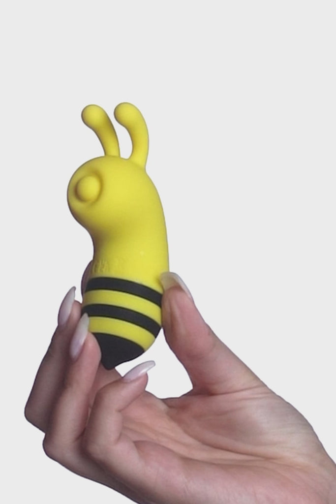 Regina Elisapetta - Tapping - Vibratore Clitoride MySecretCase